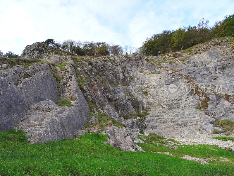 英国萨默塞特切达峡谷的石灰岩/陡峭的悬崖